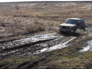 mitsubishi pajero vs uaz